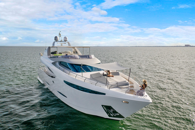 90' Bayside Marina Luxury Yacht